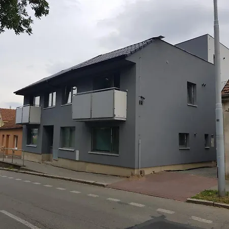 公寓 Newly Built 4 With Balcony Near Center *