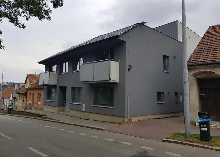 公寓 Newly Built 4 With Balcony Near Center *